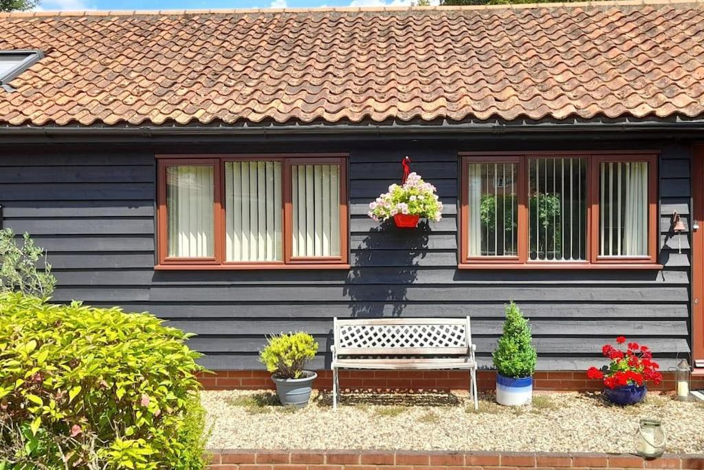 Owlhoot Annexe Chalet *